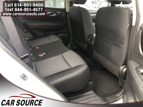 Used 2018 Nissan Rogue SV w/ Premium Package image 22
