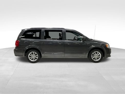 Used 2019 Dodge Grand Caravan SXT FWD image 3