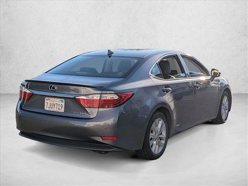 Used 2015 Lexus ES 300h w/ Navigation System Package image 5