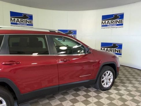 Used 2017 Jeep Cherokee Latitude w/ True North Edition AWD/4WD image 2