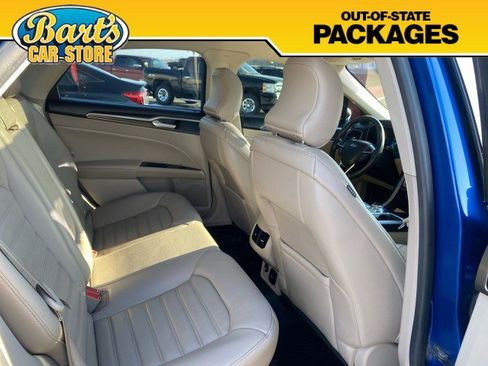 Used 2017 Ford Fusion SE w/ Fusion SE Technology Package image 9