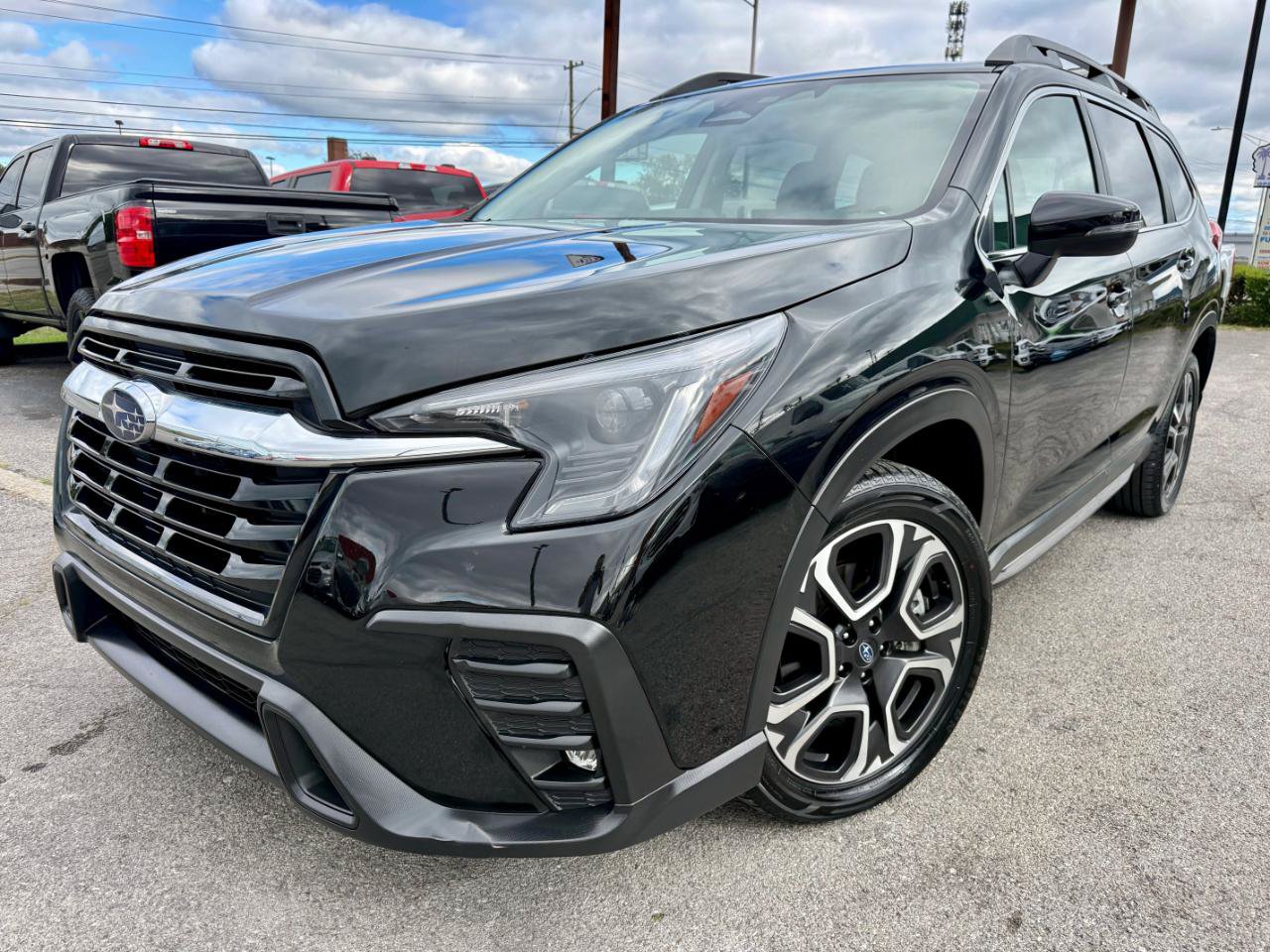 Used 2023 Subaru Ascent Limited AWD/4WD image 2