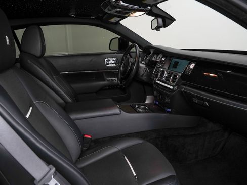 Used 2017 Rolls-Royce Wraith RWD image 28