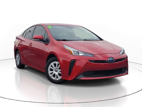 Used 2022 Toyota Prius LE FWD image 1