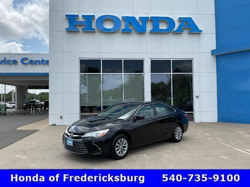 Used 2017 Toyota Camry LE FWD image 1