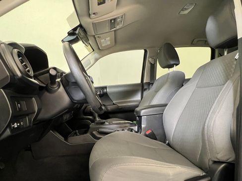 Used 2021 Toyota Tacoma SR w/ SR Convenience Package image 5