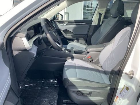 New 2026 Volkswagen Tiguan SE image 26