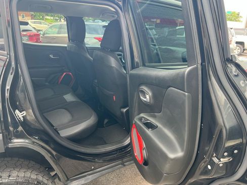Used 2017 Jeep Renegade Trailhawk AWD/4WD image 17