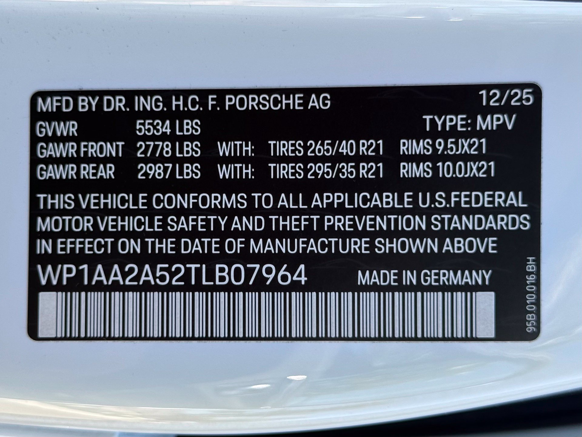 Used 2026 Porsche Macan Turbo AWD/4WD image 37