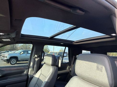 Used 2021 Chevrolet Tahoe Z71 w/ Rear Media and Nav Package AWD/4WD image 15