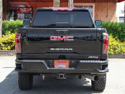 Used 2024 GMC Sierra 2500 AT4 w/ AT4 Preferred Package AWD/4WD image 8