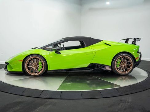 Used 2019 Lamborghini Huracan Performante AWD/4WD image 13