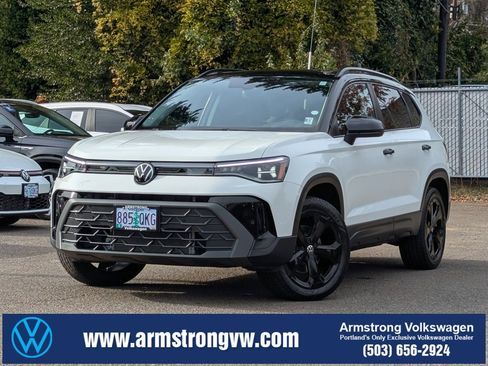 Used 2025 Volkswagen Taos SE image 1