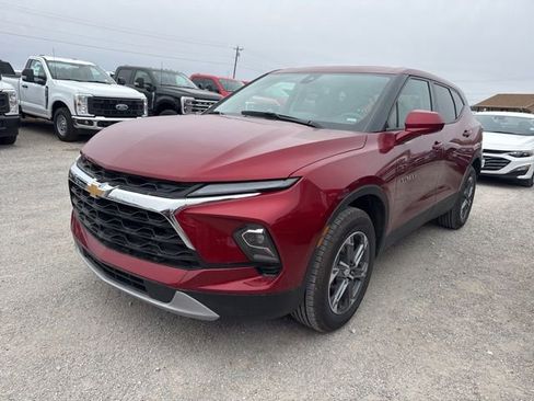 Used 2025 Chevrolet Blazer LT image 1