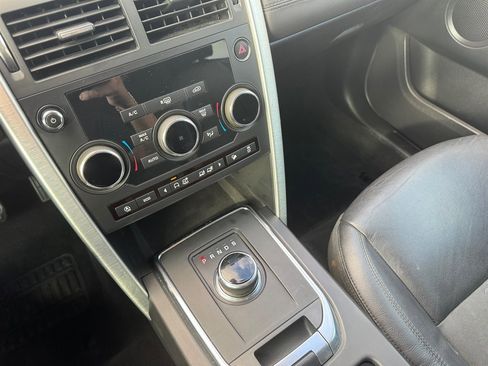 Used 2019 Land Rover Discovery Sport SE image 12