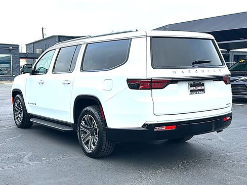 Used 2024 Jeep Wagoneer L Series II image 6