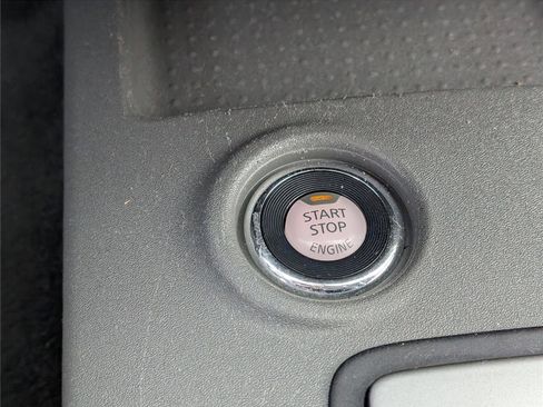 Used 2021 Nissan Frontier SV w/ Midnight Edition Floor Mats image 21