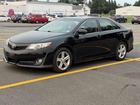 Used 2014 Toyota Camry SE FWD image 8
