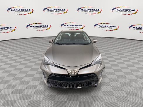 Used 2018 Toyota Corolla SE FWD image 3