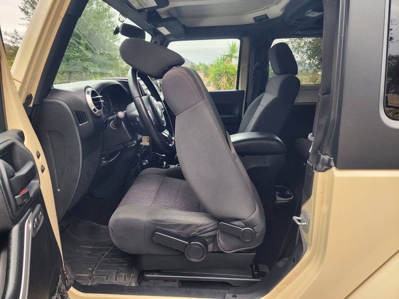 Used 2011 Jeep Wrangler Sahara w/ Dual Top Group AWD/4WD image 24