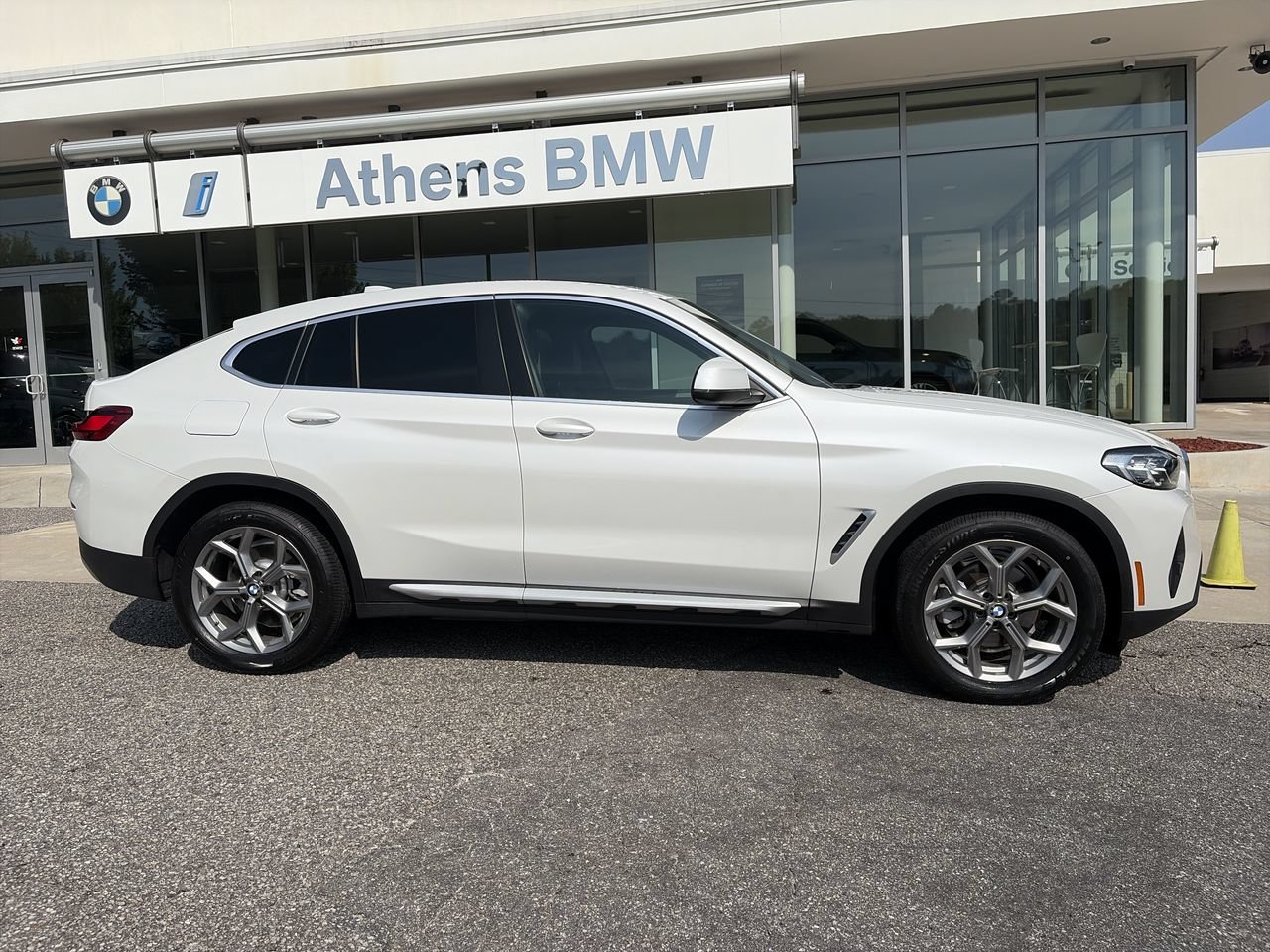 Certified 2025 BMW X4 xDrive30i AWD/4WD image 9