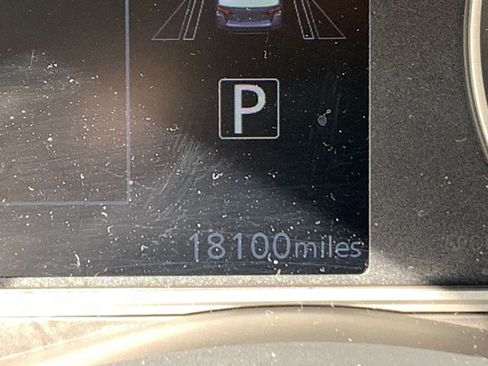 Used 2025 Nissan Versa SV image 9