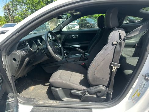 Used 2017 Ford Mustang Coupe RWD image 9