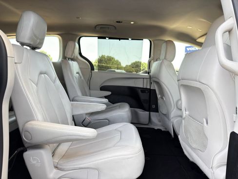 Used 2021 Chrysler Voyager Lxi FWD image 22