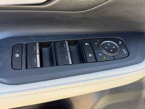 Used 2025 Toyota Grand Highlander AWD image 13