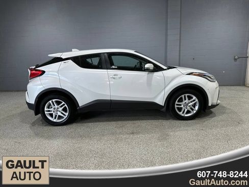 Used 2021 Toyota C-HR LE FWD image 2