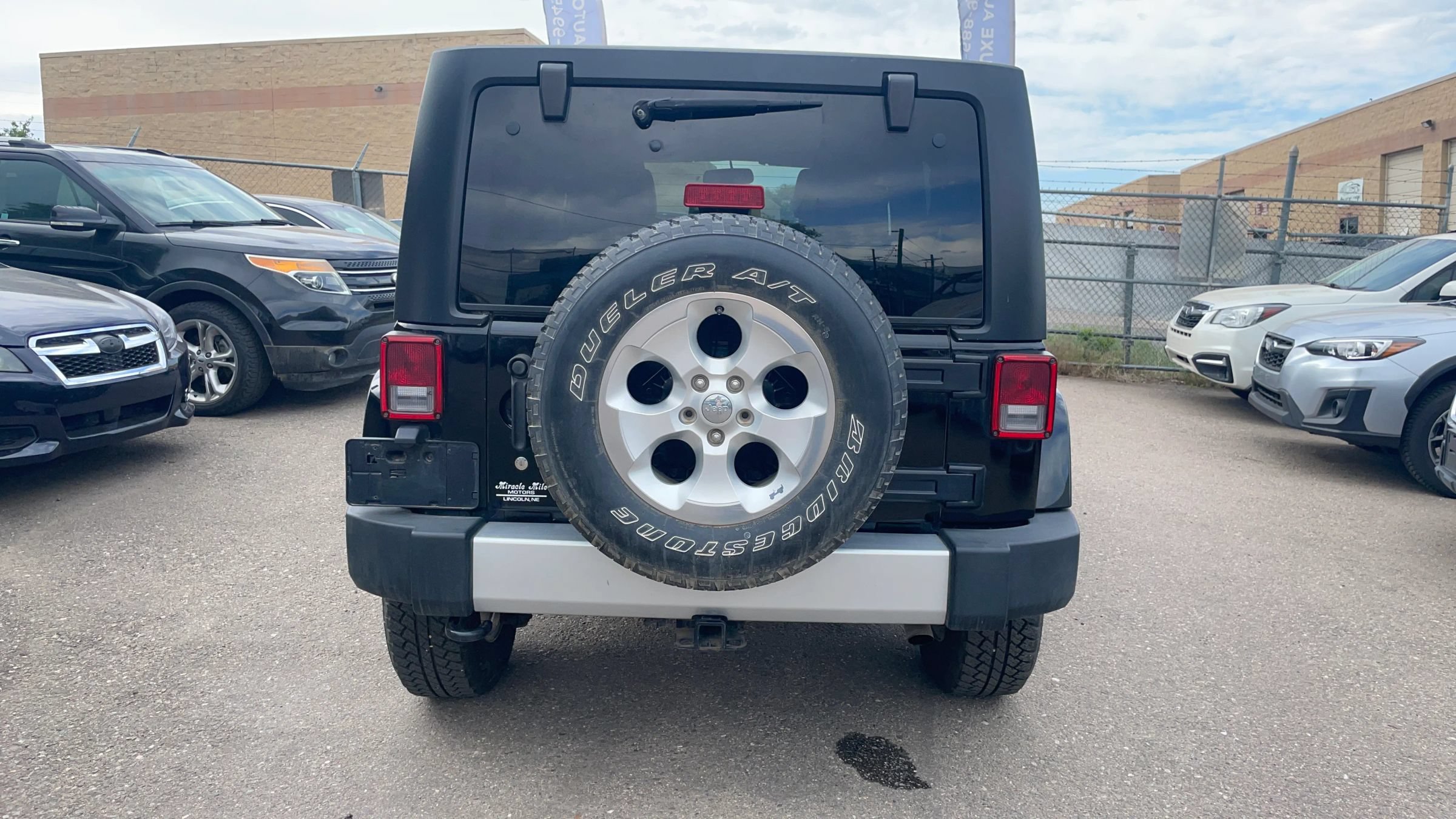 Used 2015 Jeep Wrangler Unlimited Sahara w/ Connectivity Group AWD/4WD image 5