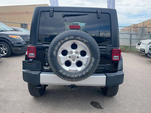 Used 2015 Jeep Wrangler Unlimited Sahara w/ Connectivity Group AWD/4WD image 5