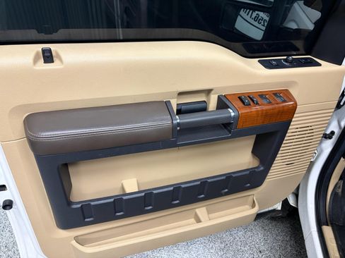 Used 2016 Ford F250 King Ranch w/ King Ranch w/Chrome Package image 18