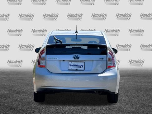 Used 2015 Toyota Prius Five FWD image 6