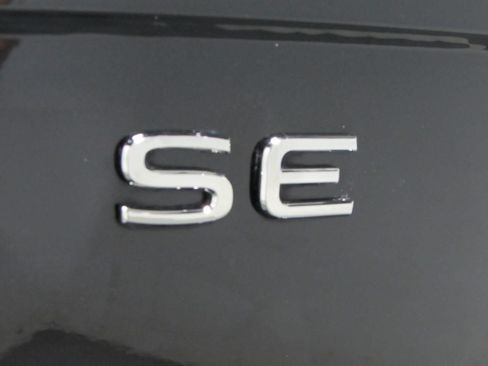 Used 2023 Volkswagen Tiguan SE R-Line FWD image 36