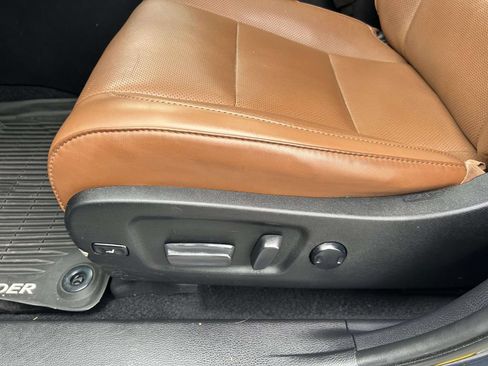 Used 2019 Toyota Highlander Limited AWD/4WD image 17