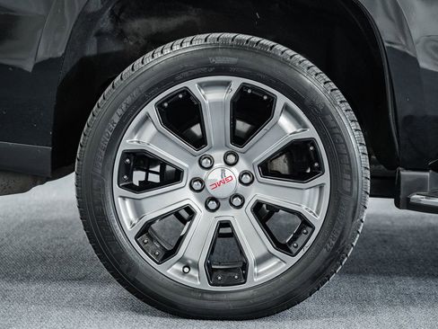 Used 2018 GMC Yukon Denali image 21