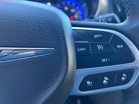 Used 2024 Chrysler Pacifica Touring-L image 24