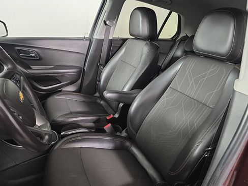 Used 2020 Chevrolet Trax LT w/ Driver Confidence Package FWD image 14