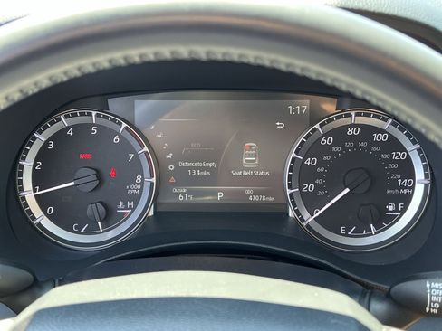 Used 2023 Toyota Highlander LE FWD image 25