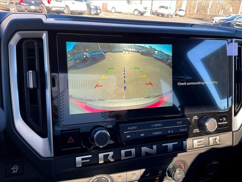 Used 2025 Nissan Frontier SV image 19