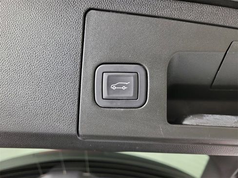 Certified 2025 Cadillac XT4 Premium Luxury image 9