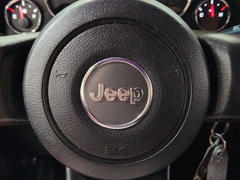 Used 2015 Jeep Wrangler Unlimited Sahara w/ Max Tow Package AWD/4WD image 46