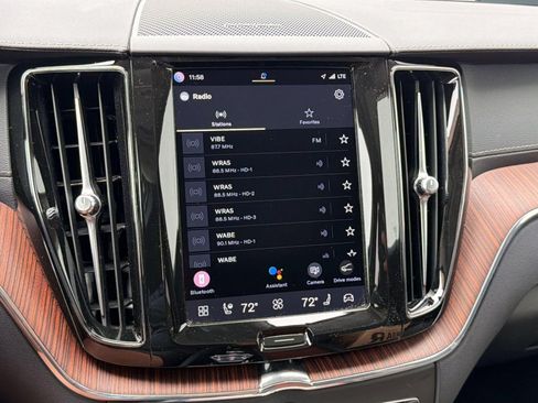 Certified 2023 Volvo XC60 B5 Ultimate w/ Climate Package AWD/4WD image 19