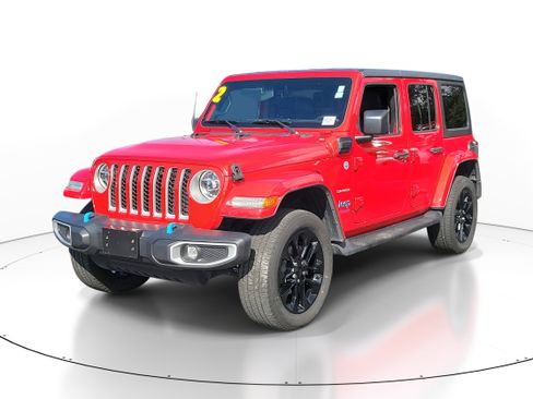 Used 2022 Jeep Wrangler Unlimited Sahara w/ Cold Weather Group image 2