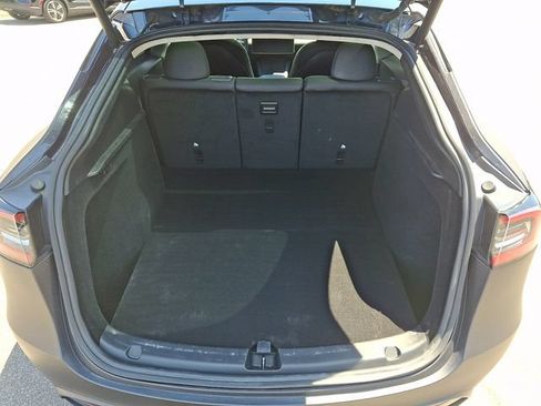 Used 2024 Tesla Model Y Long Range RWD image 29