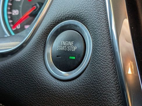 Used 2023 Chevrolet Traverse LT image 32