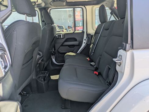 Used 2020 Jeep Wrangler Unlimited Sahara AWD/4WD image 28