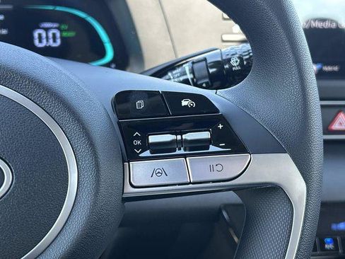 New 2026 Hyundai Elantra Hybrid FWD image 9