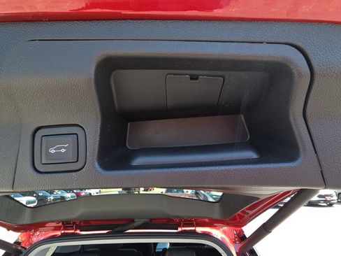 Used 2023 GMC Acadia SLE w/ Driver Convenience Package FWD image 34